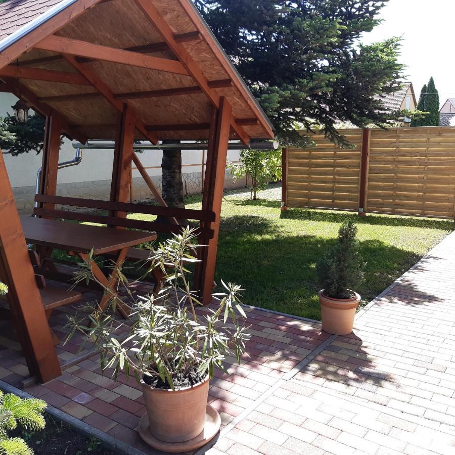 Gerendas Vendeghaz Sotony Buitenkant foto