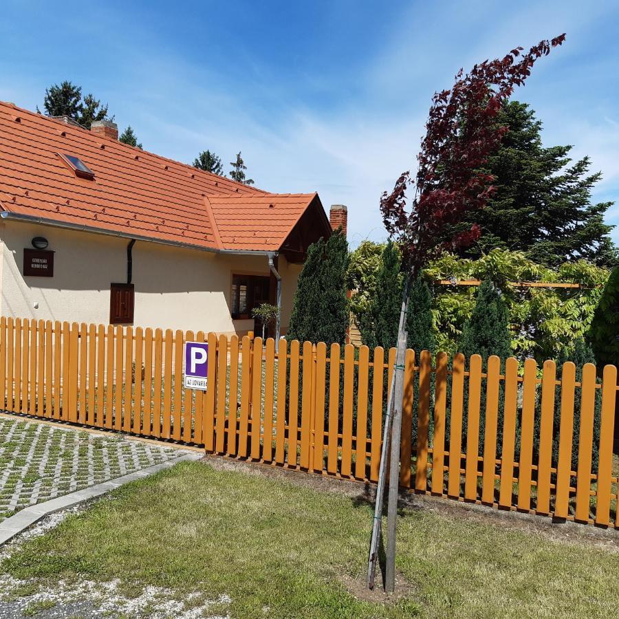 Gerendas Vendeghaz Sotony Buitenkant foto