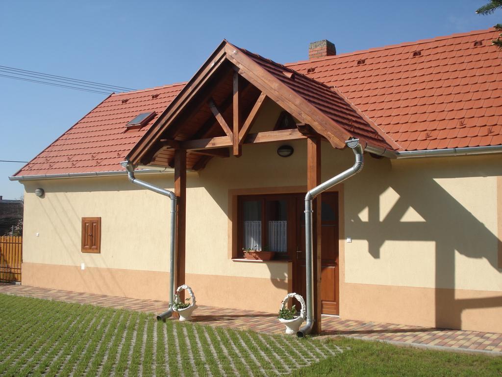 Gerendas Vendeghaz Sotony Buitenkant foto