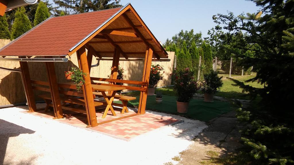 Gerendas Vendeghaz Sotony Buitenkant foto