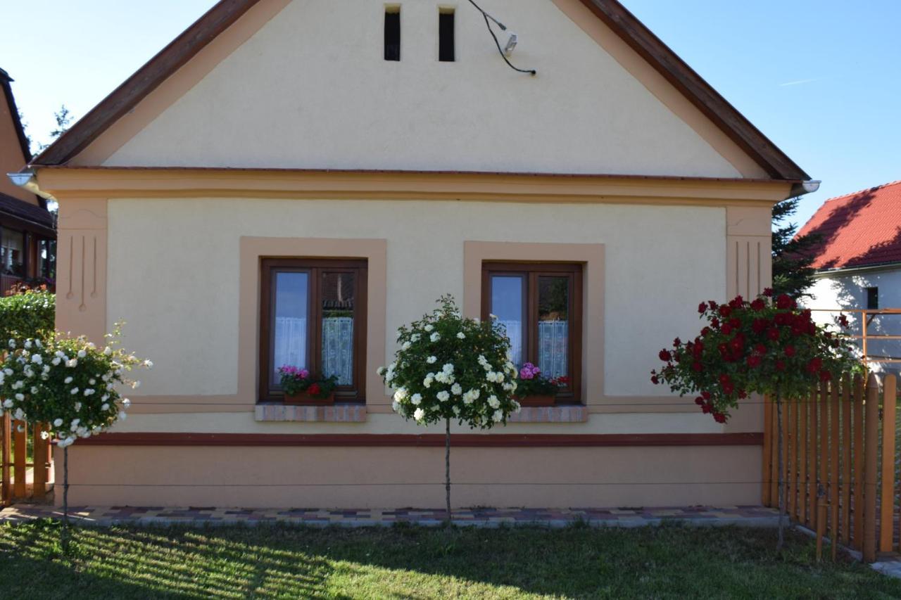 Gerendas Vendeghaz Sotony Buitenkant foto
